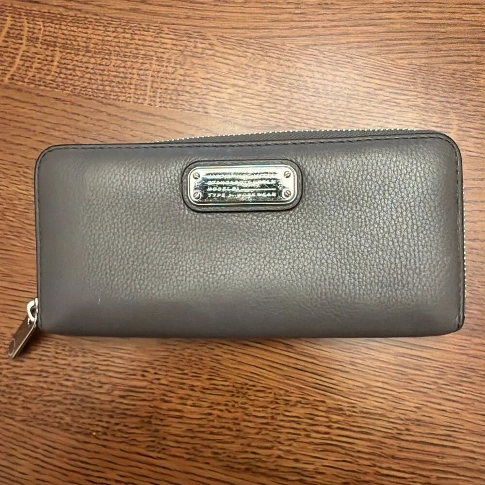 Marc by Marc Jacobs Women's Slim Zip Around Wallet